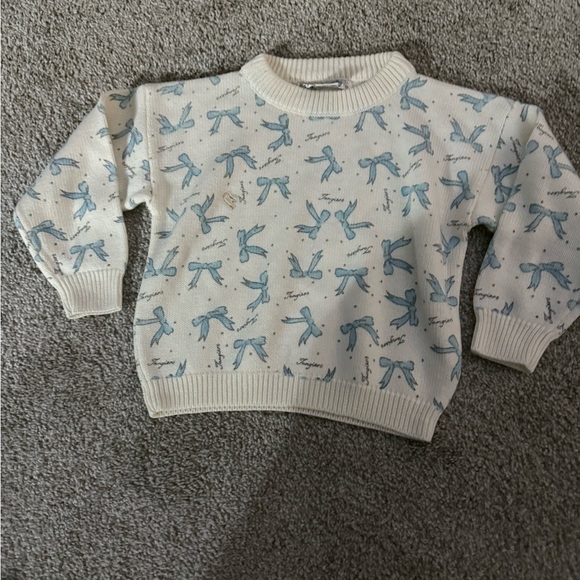 tangiers Other - Tangiers Vintage White Sweater with Blue Bow Pattern size M